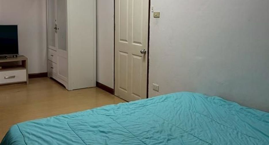 For sale 5 bedrooms townhouse in Bang Kapi, Bangkok