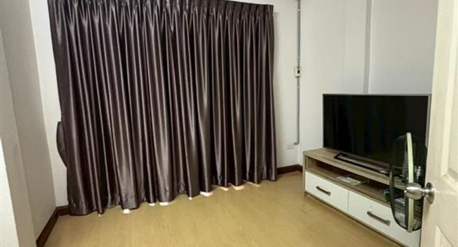 For sale 5 bedrooms townhouse in Bang Kapi, Bangkok