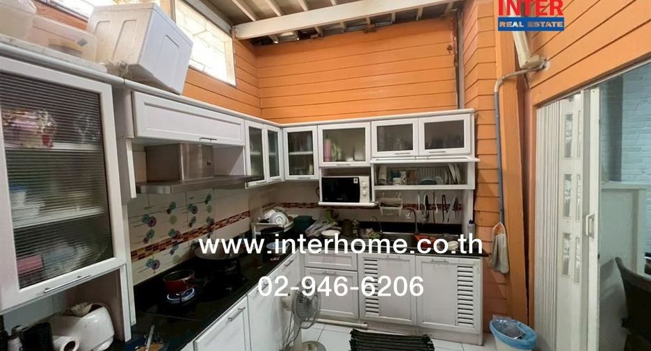 For sale 5 bedrooms townhouse in Bang Kapi, Bangkok