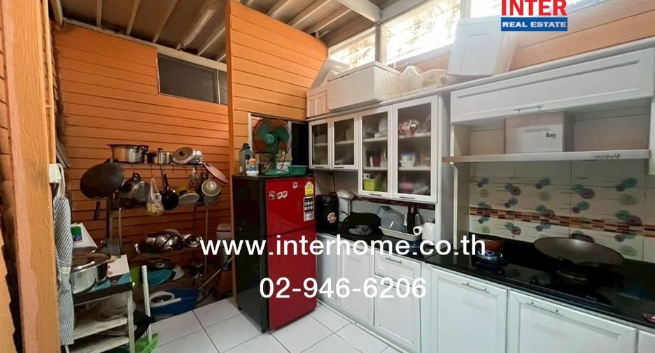 For sale 5 bedrooms townhouse in Bang Kapi, Bangkok
