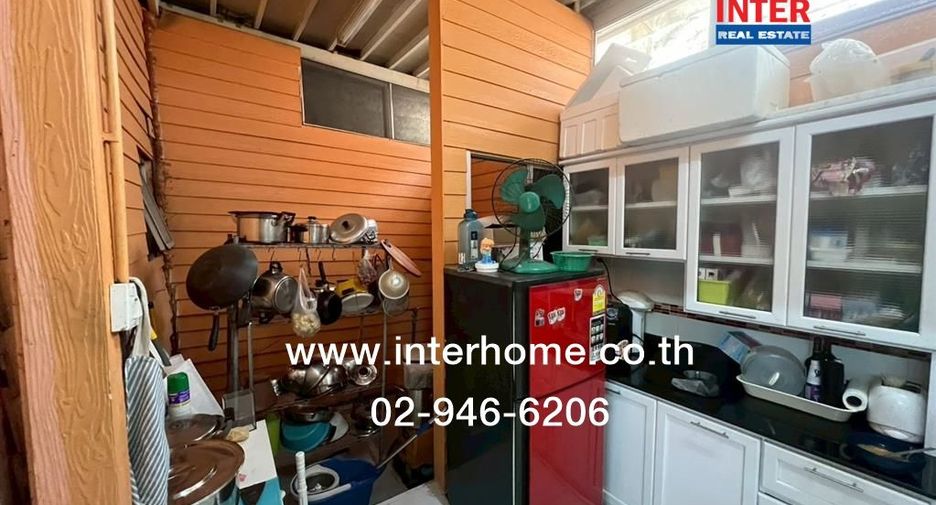 For sale 5 bedrooms townhouse in Bang Kapi, Bangkok