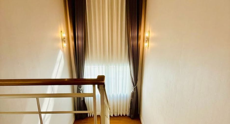 Casa en alquiler de 4 habitaciones en Thung Khru, Bangkok