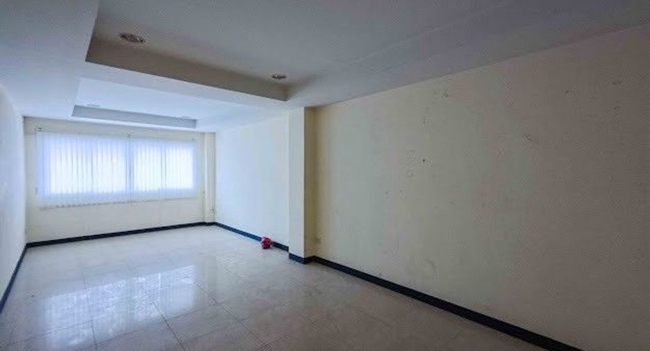 For rent 7 bedrooms retail Space in Bang Khae, Bangkok