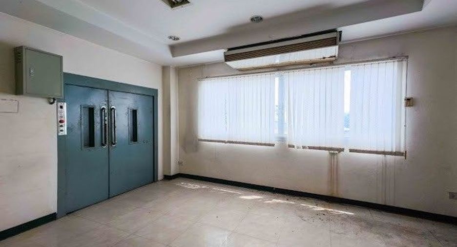 For rent 7 bedrooms retail Space in Bang Khae, Bangkok