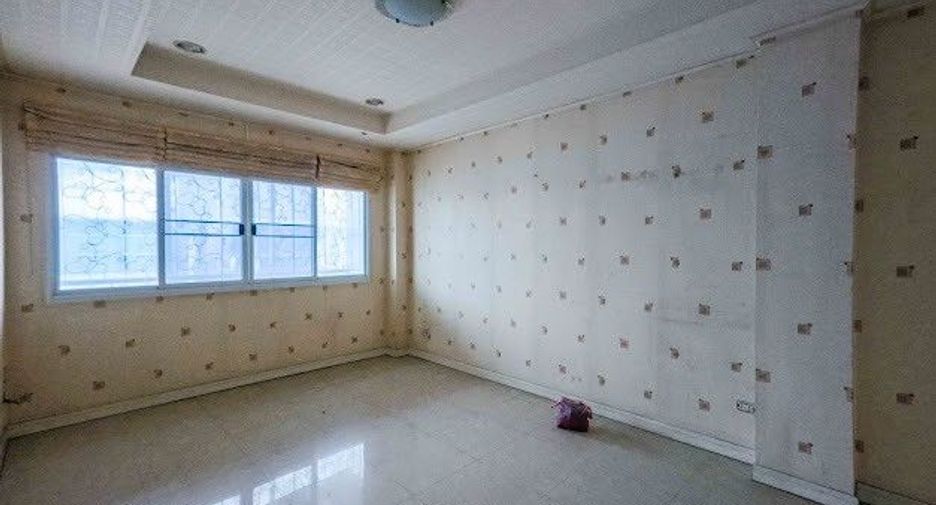 For rent 7 bedrooms retail Space in Bang Khae, Bangkok