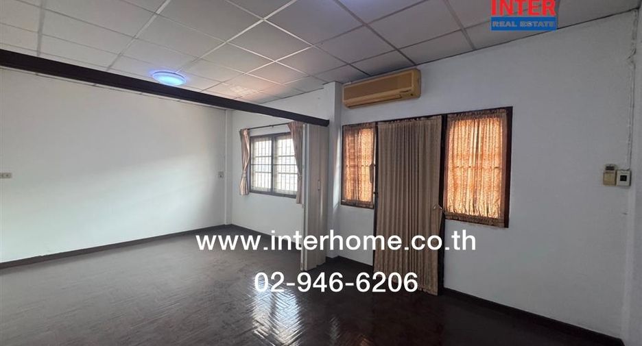 Casa adosada en venta de 2 habitaciones en Bangkok Noi, Bangkok