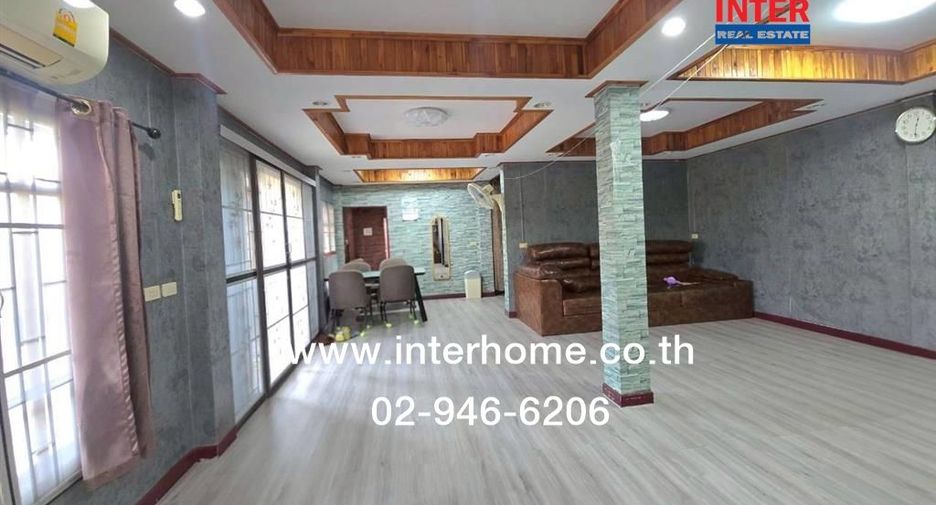 For sale 5 bedrooms house in Mueang Samut Prakan, Samut Prakan