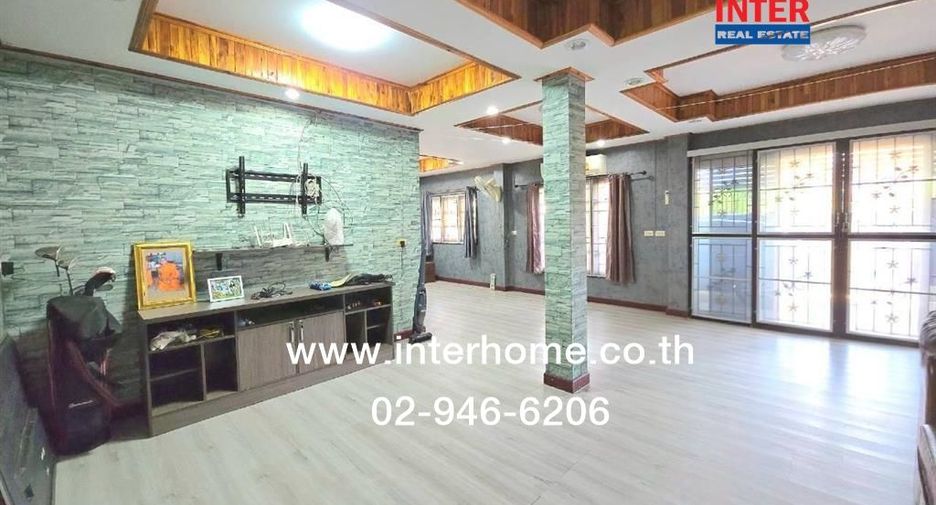 For sale 5 bedrooms house in Mueang Samut Prakan, Samut Prakan