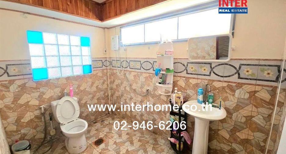 For sale 5 bedrooms house in Mueang Samut Prakan, Samut Prakan