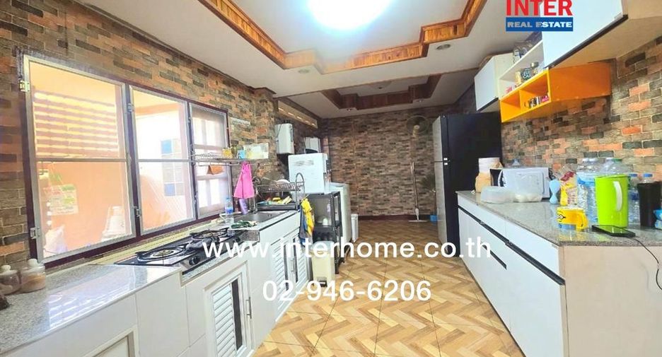 For sale 5 bedrooms house in Mueang Samut Prakan, Samut Prakan