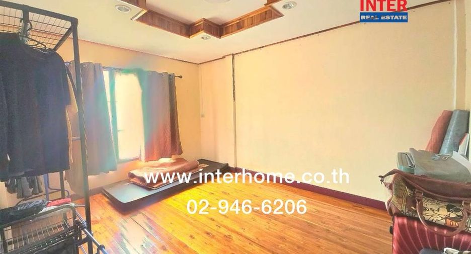 For sale 5 bedrooms house in Mueang Samut Prakan, Samut Prakan