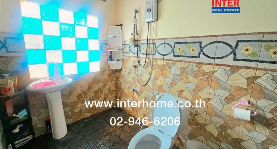 For sale 5 bedrooms house in Mueang Samut Prakan, Samut Prakan