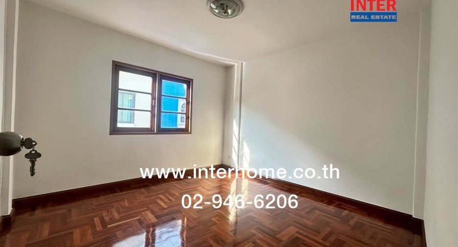 For sale 3 bedrooms house in Khan Na Yao, Bangkok