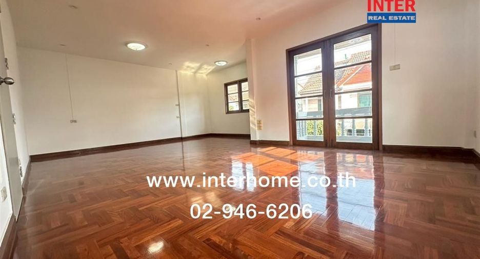 For sale 3 bedrooms house in Khan Na Yao, Bangkok