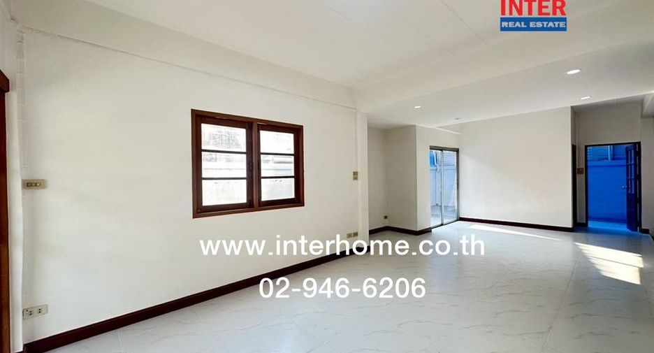 For sale 3 bedrooms house in Khan Na Yao, Bangkok