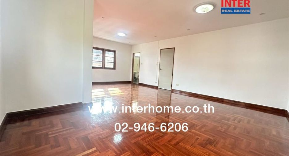 For sale 3 bedrooms house in Khan Na Yao, Bangkok