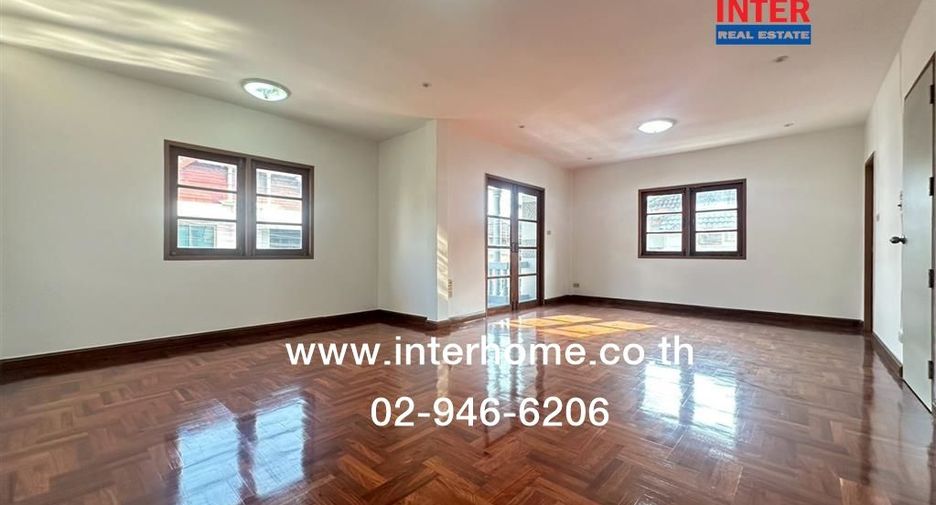 For sale 3 bedrooms house in Khan Na Yao, Bangkok