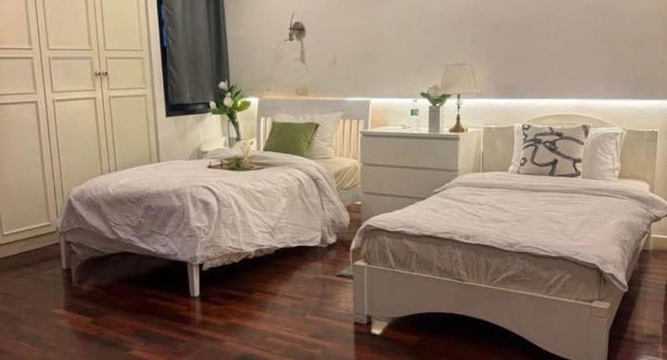 For rent 4 bedrooms townhouse in Mueang Samut Prakan, Samut Prakan