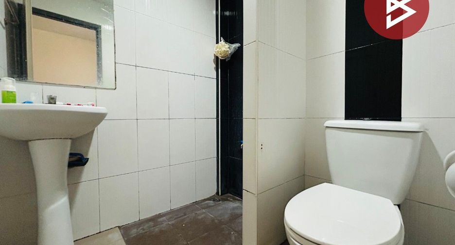 Reihenhaus zum Kauf mit 2 Zimmer in Si Racha, Chonburi