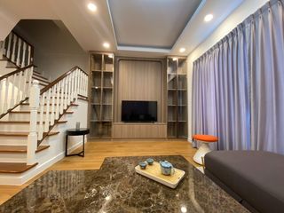 For rent 4 bedrooms townhouse in Bang Na, Bangkok