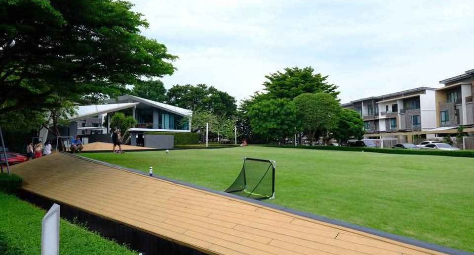 For rent 3 bedrooms townhouse in Bueng Kum, Bangkok