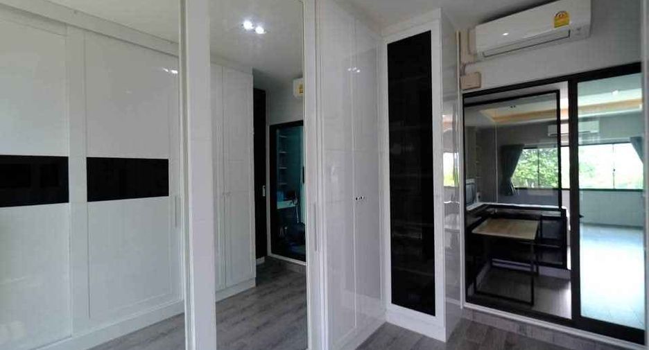 For rent 3 bedrooms townhouse in Bueng Kum, Bangkok