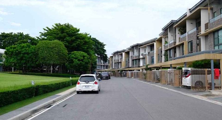 For rent 3 bedrooms townhouse in Bueng Kum, Bangkok