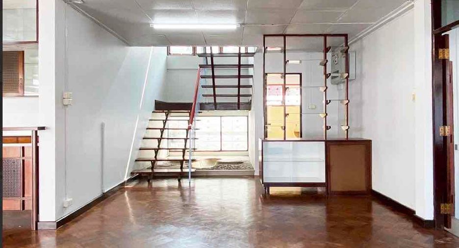 For rent 20 bedrooms retail Space in Sathon, Bangkok
