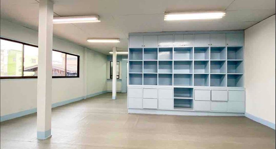For rent 20 bedrooms retail Space in Sathon, Bangkok