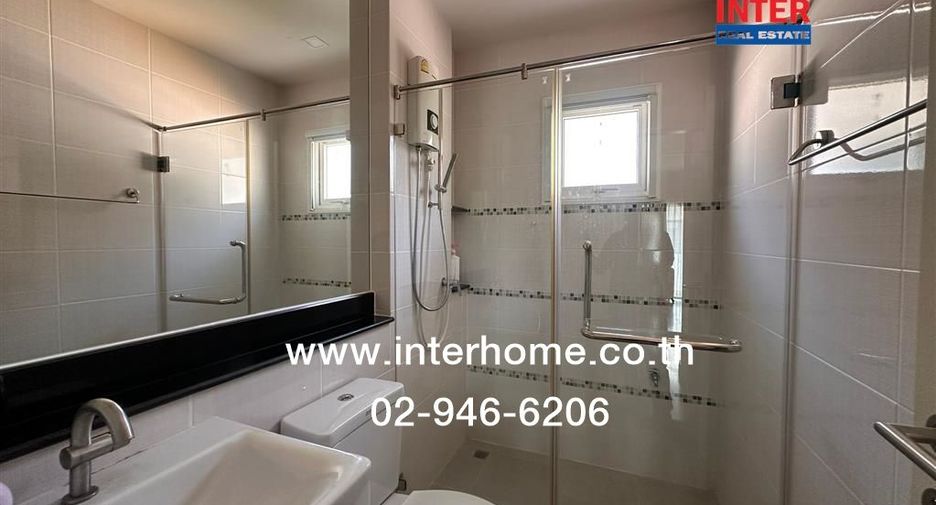 For sale 3 bedrooms house in Mueang Pathum Thani, Pathum Thani