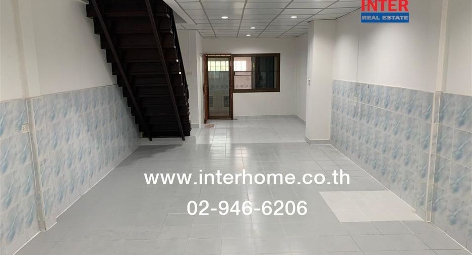 For sale 2 ベッドルーム townhouse in Saphan Sung, Bangkok