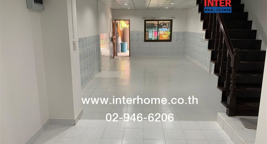 For sale 2 ベッドルーム townhouse in Saphan Sung, Bangkok