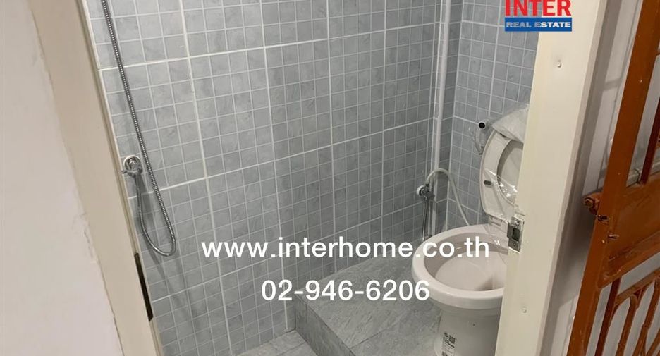 For sale 2 ベッドルーム townhouse in Saphan Sung, Bangkok
