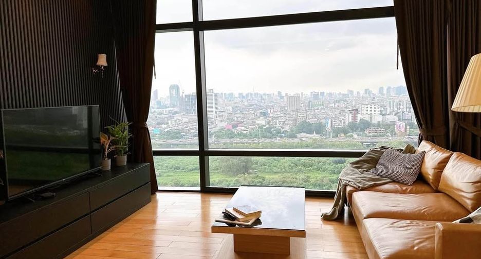 For rent 2 bedrooms condo in Watthana, Bangkok