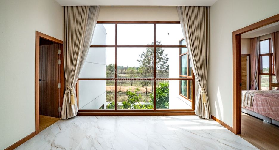 Villa zum Kauf mit 5 Zimmer in Bang Lamung, Chonburi