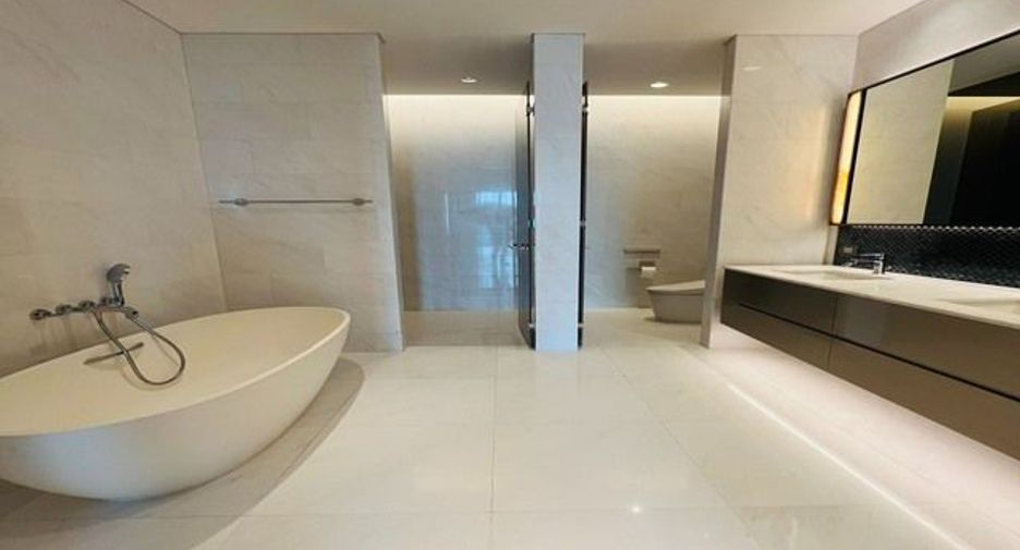 À louer 4 chambres condo à Pathum Wan, Bangkok