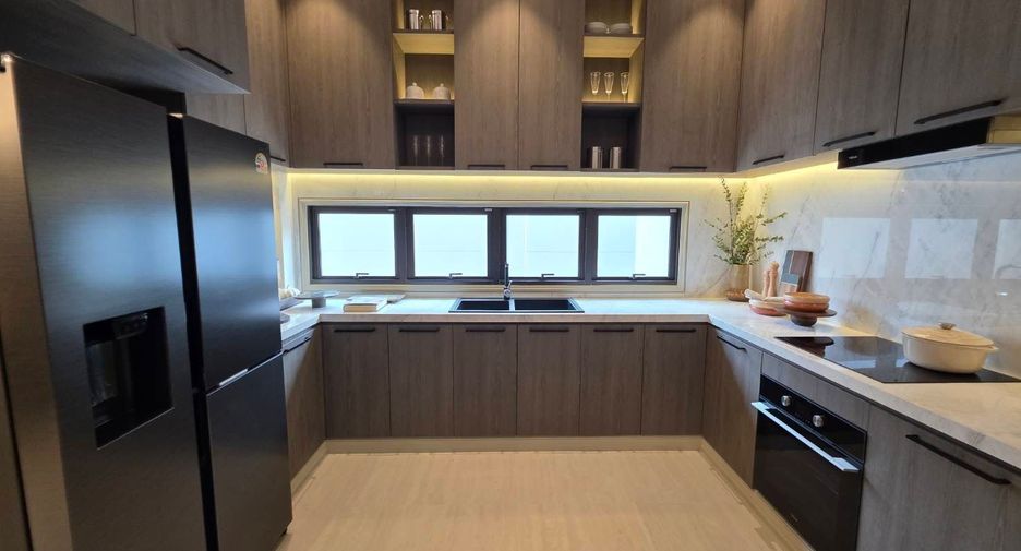 For sale 6 bedrooms house in Suan Luang, Bangkok