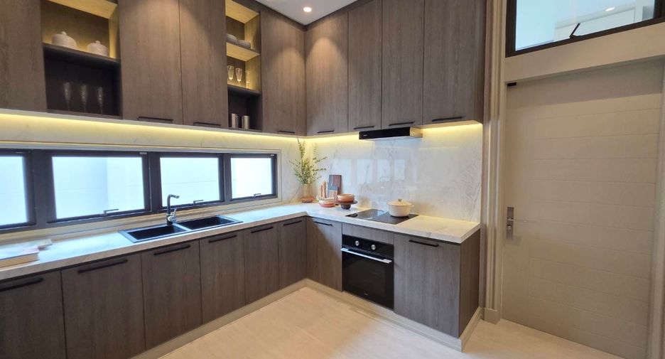 For sale 6 bedrooms house in Suan Luang, Bangkok
