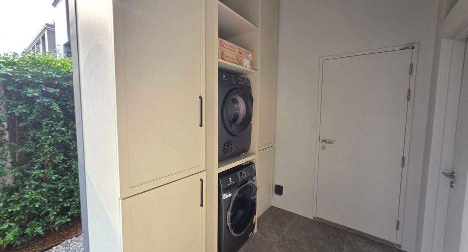 For sale 6 bedrooms house in Suan Luang, Bangkok