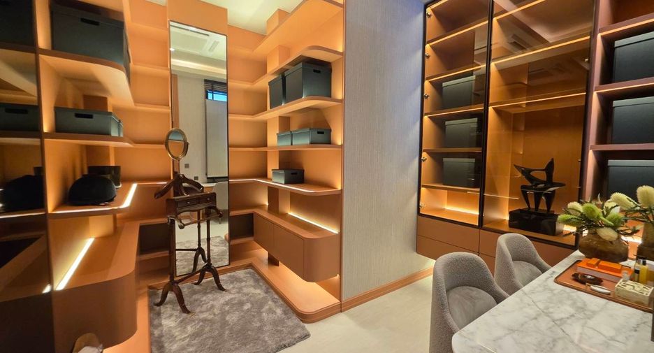 For sale 6 bedrooms house in Suan Luang, Bangkok