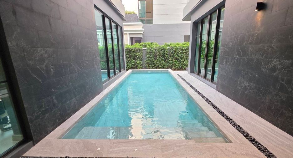 For sale 6 bedrooms house in Suan Luang, Bangkok