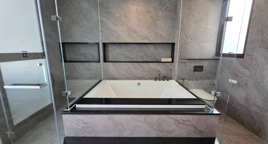 For sale 6 bedrooms house in Suan Luang, Bangkok
