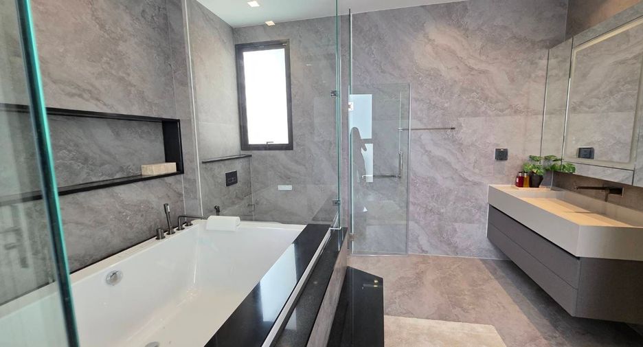 For sale 6 bedrooms house in Suan Luang, Bangkok