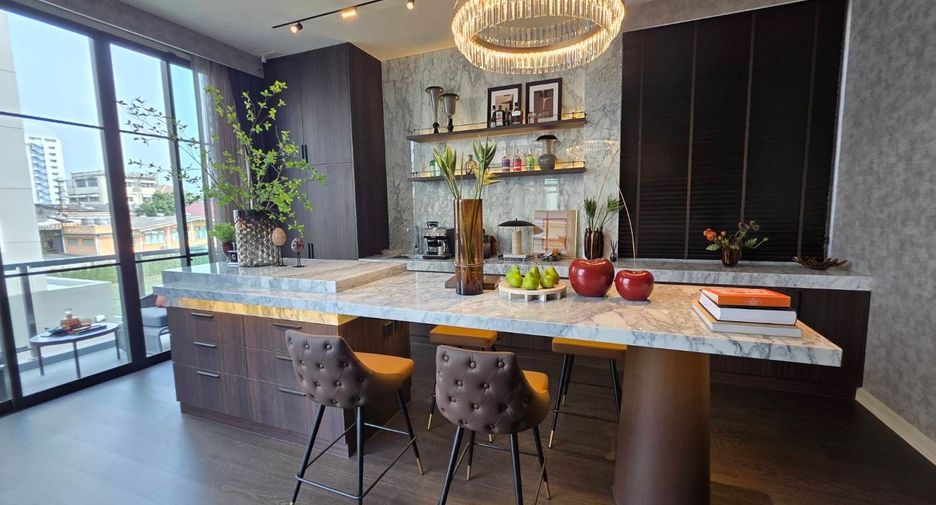 For sale 6 bedrooms house in Suan Luang, Bangkok