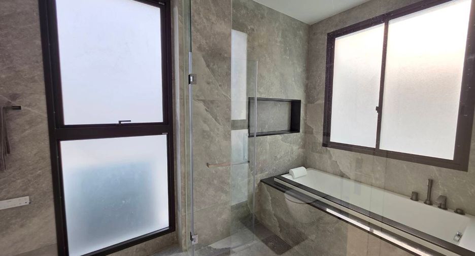 For sale 6 bedrooms house in Suan Luang, Bangkok