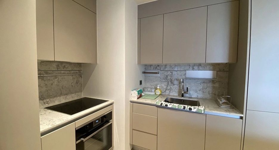 For rent 2 bedrooms condo in Pathum Wan, Bangkok