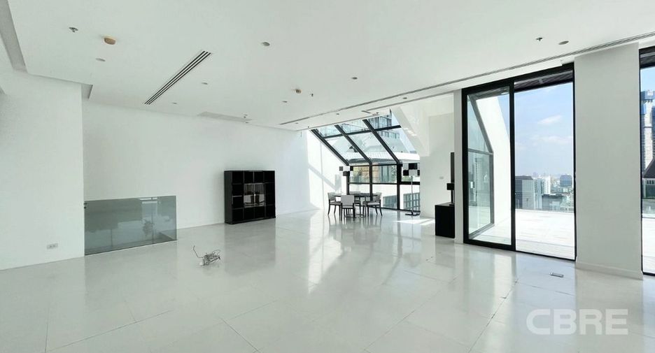For sale 3 ベッドルーム condo in Sathon, Bangkok