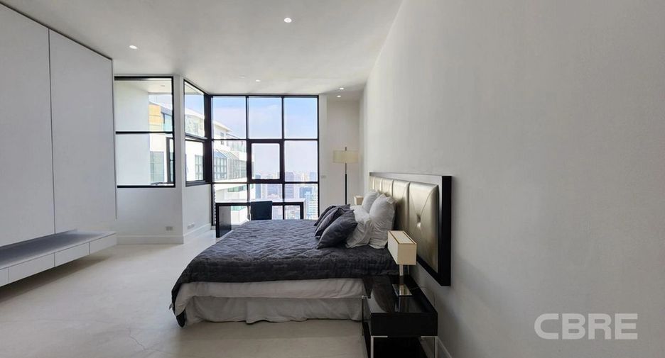 For sale 3 ベッドルーム condo in Sathon, Bangkok