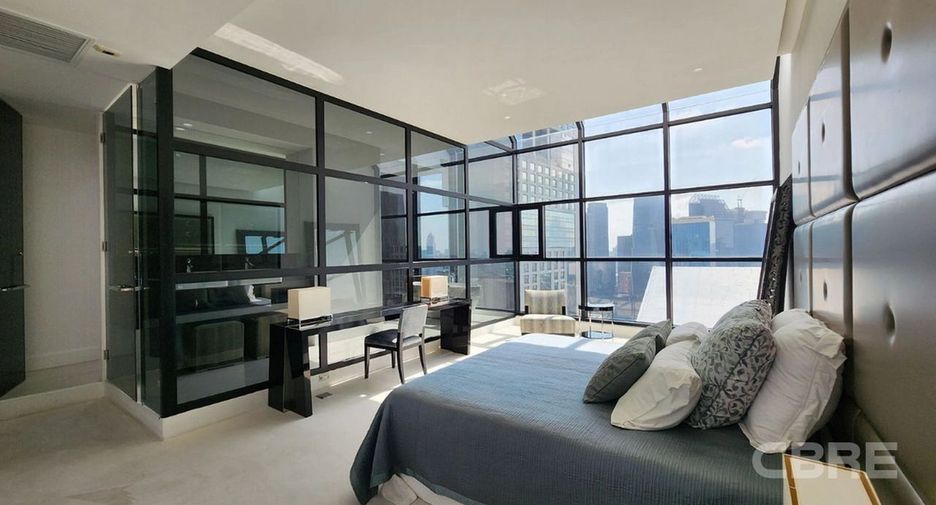 For sale 3 ベッドルーム condo in Sathon, Bangkok