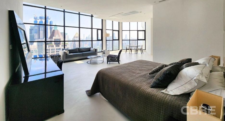For sale 3 ベッドルーム condo in Sathon, Bangkok